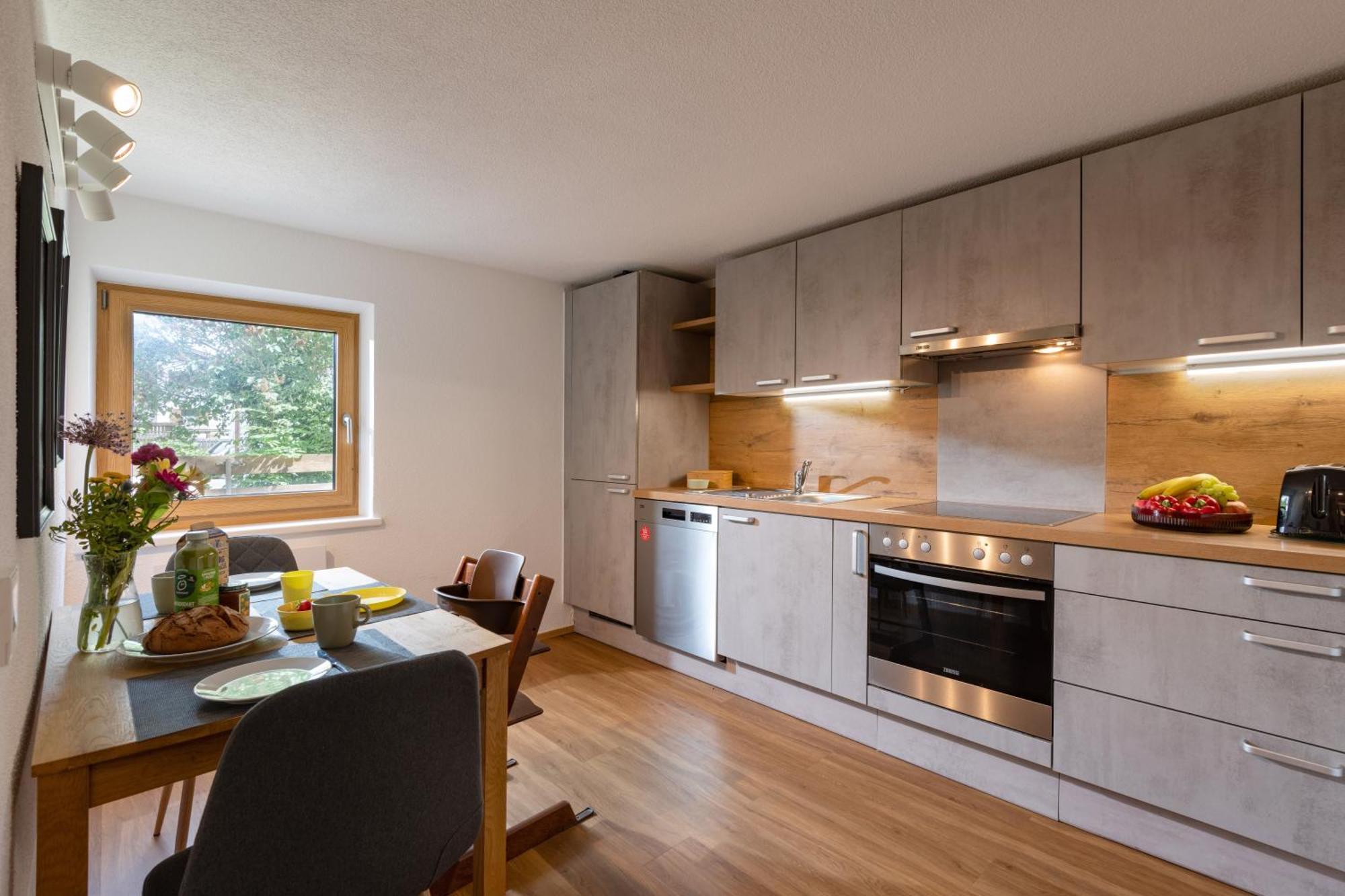 Modernes Apartment - 3 Schlafzimmer - 2 Kostenlose Parkplaetze Fügen Kültér fotó